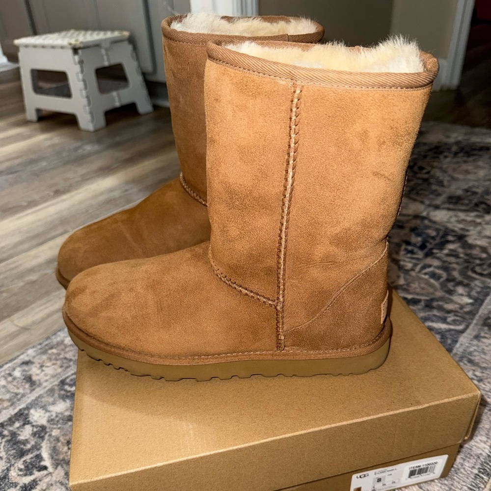 🩷Women’s Size 8 Classic UGG Short Boots Worn Twice - Picture 3 of 8